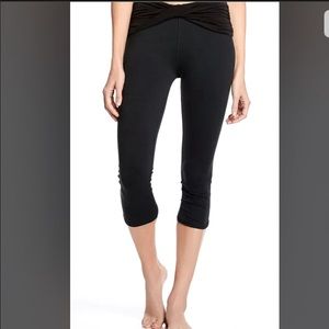 Fabletics Woman’s Kastos Capri Twist Band Ruched Leg
